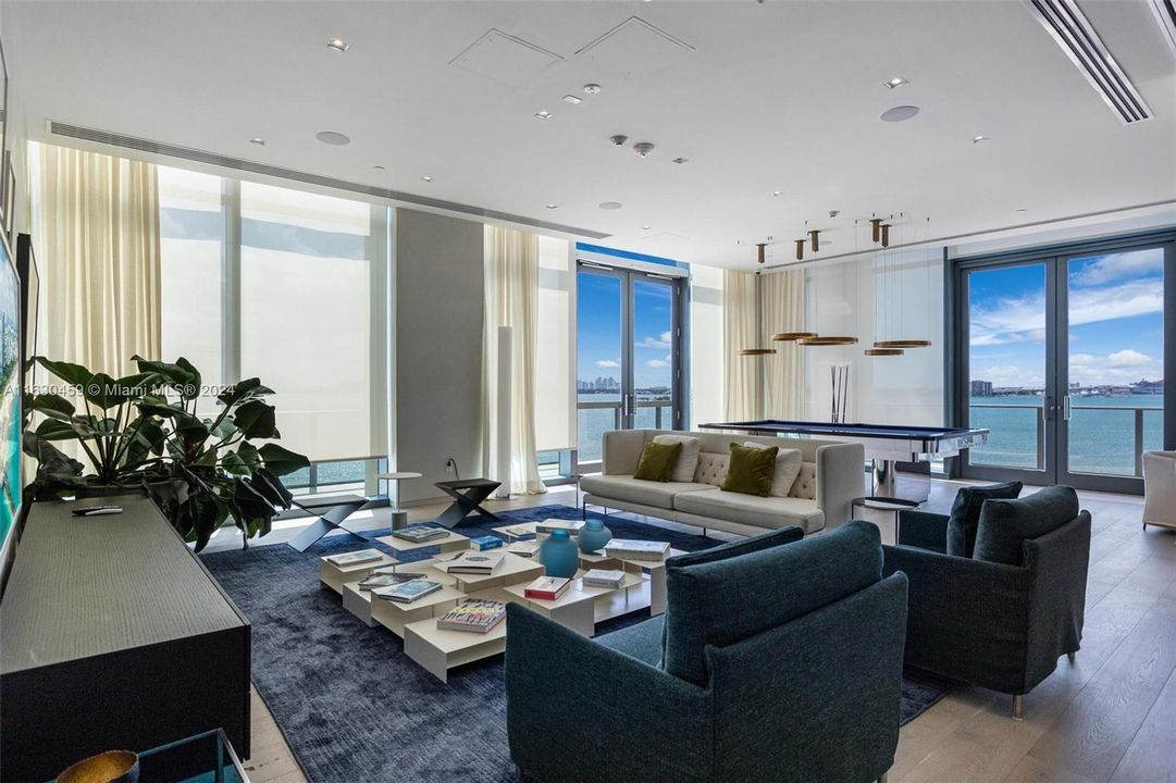 Recently Rented: $5,400 (1 beds, 1 baths, 959 Square Feet)