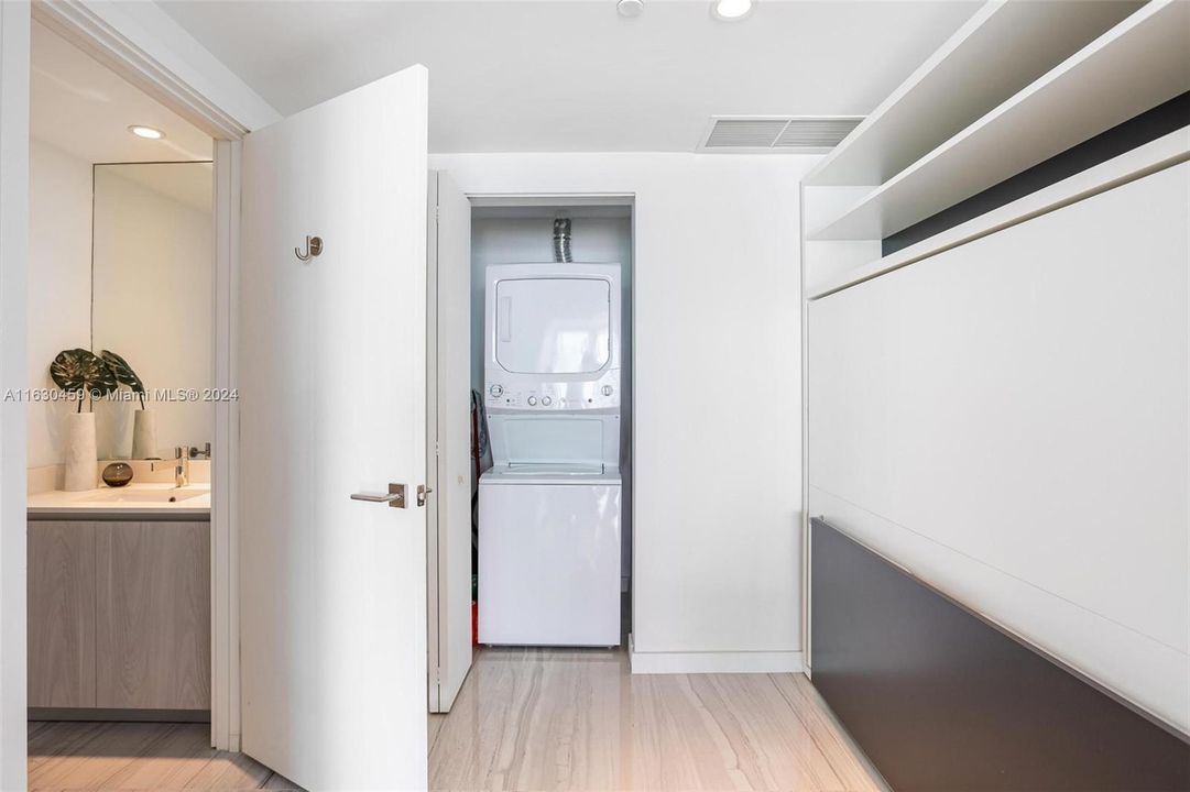 Recently Rented: $5,400 (1 beds, 1 baths, 959 Square Feet)