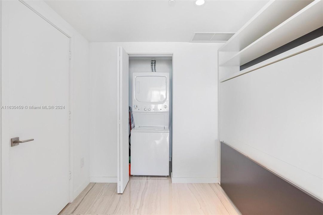 Recently Rented: $5,400 (1 beds, 1 baths, 959 Square Feet)