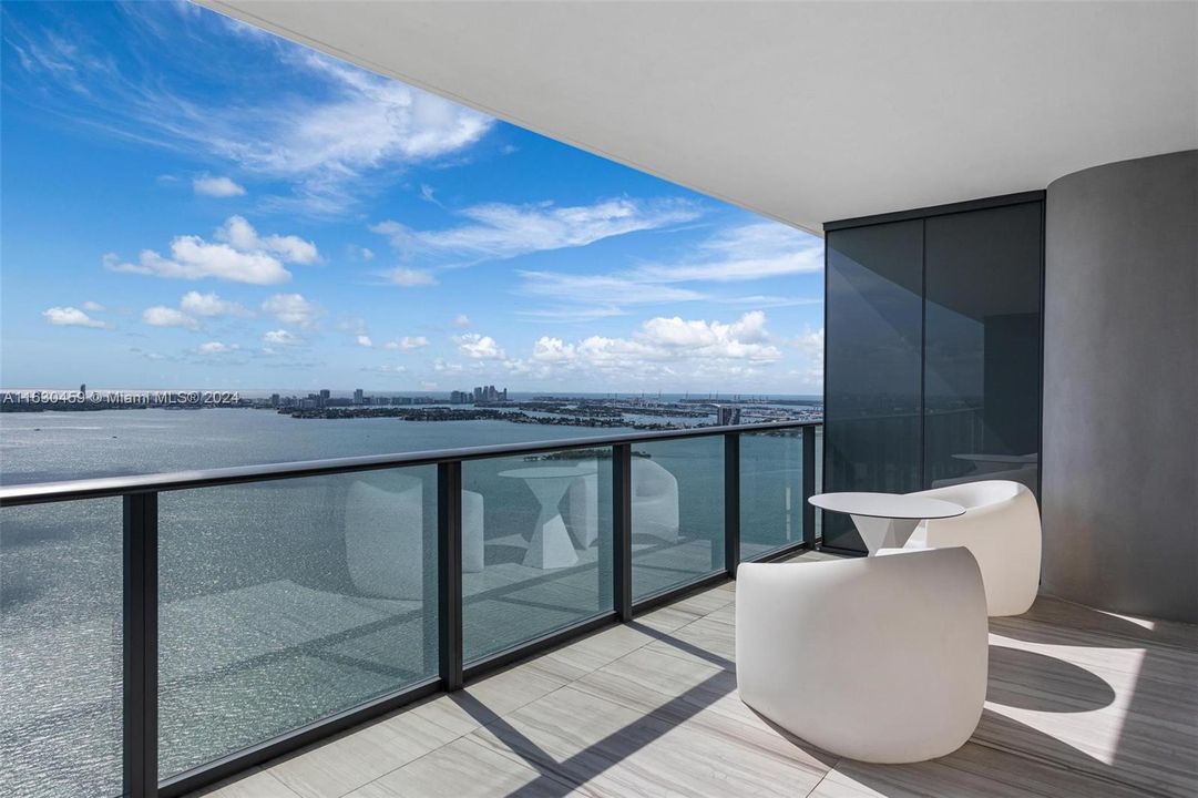 Recently Rented: $5,400 (1 beds, 1 baths, 959 Square Feet)