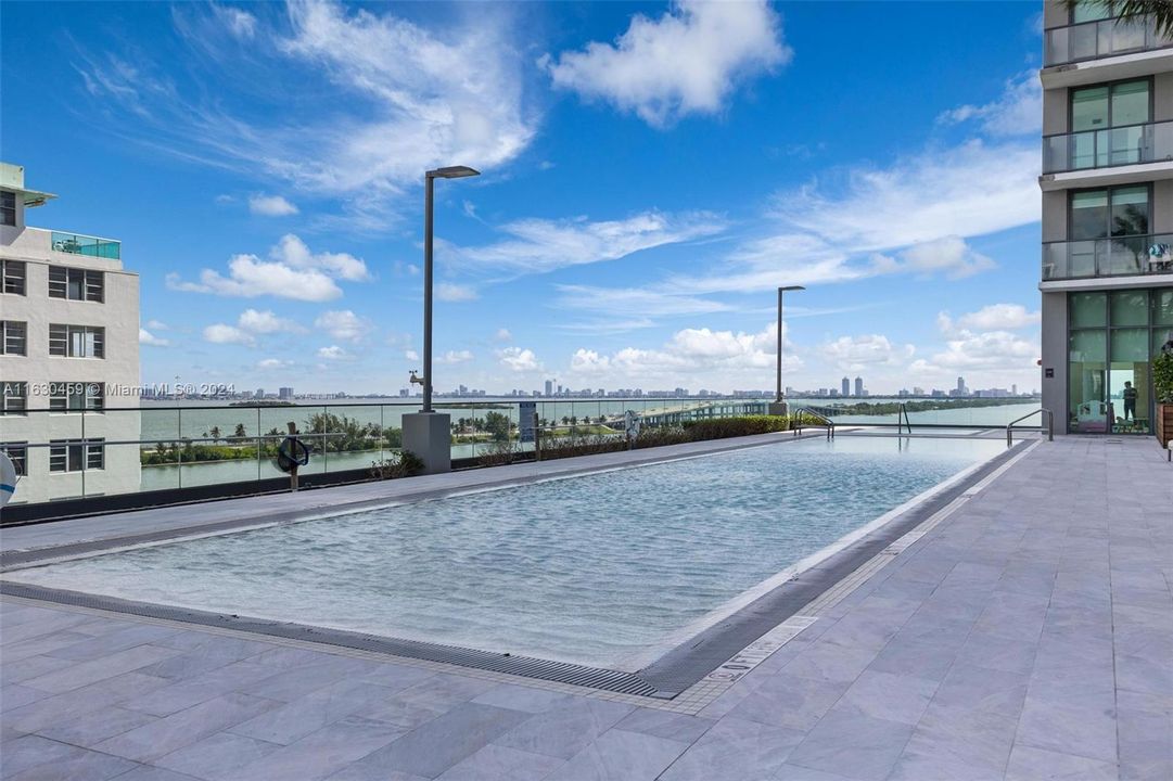 Recently Rented: $5,400 (1 beds, 1 baths, 959 Square Feet)