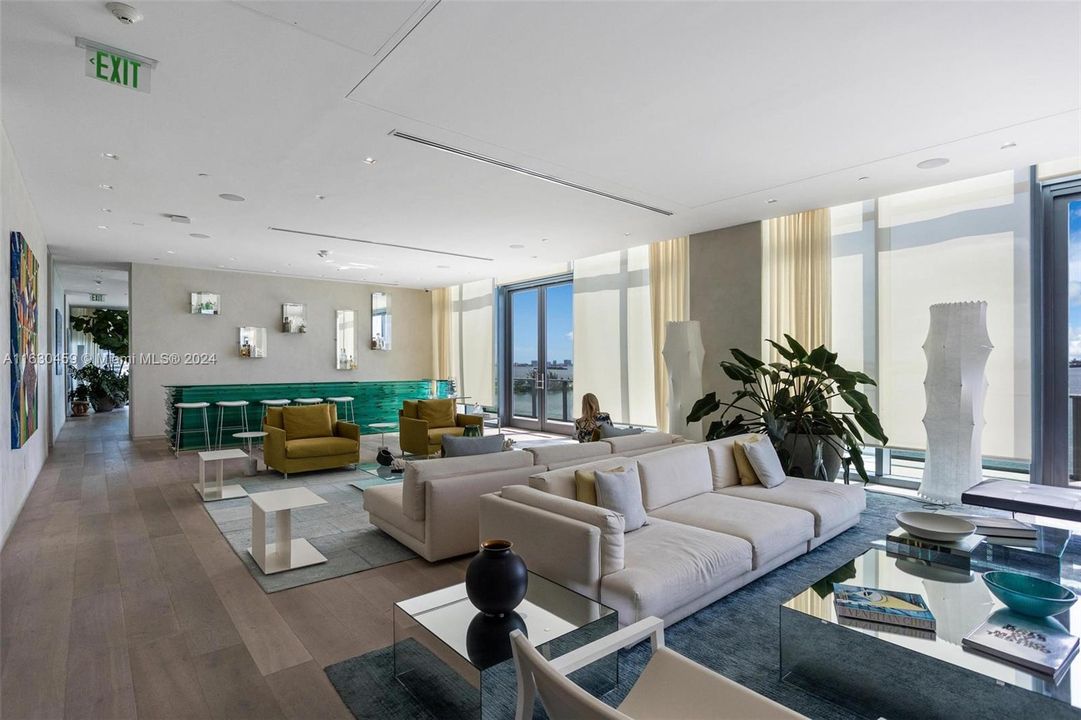 Recently Rented: $5,400 (1 beds, 1 baths, 959 Square Feet)