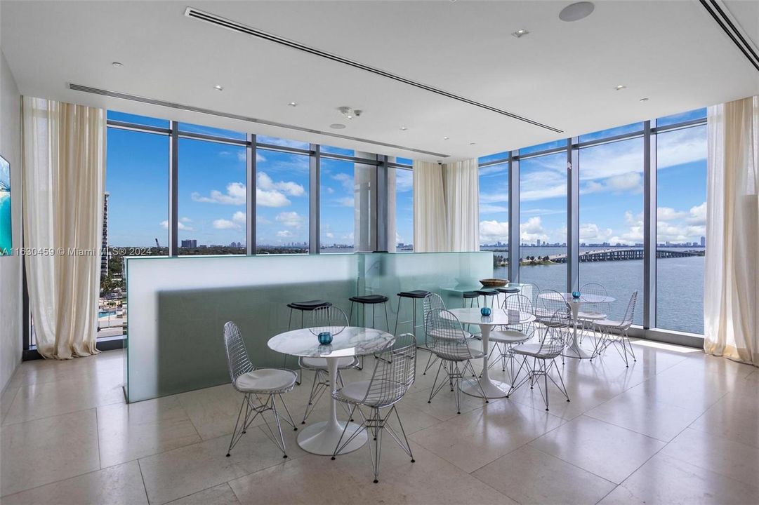 Recently Rented: $5,400 (1 beds, 1 baths, 959 Square Feet)