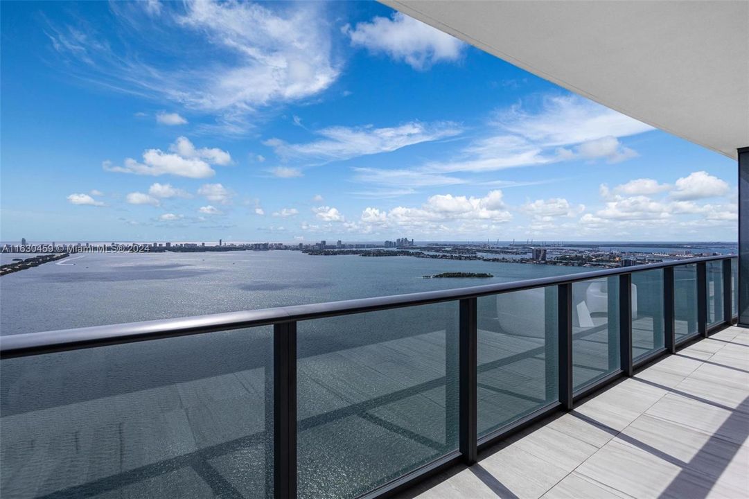 Recently Rented: $5,400 (1 beds, 1 baths, 959 Square Feet)