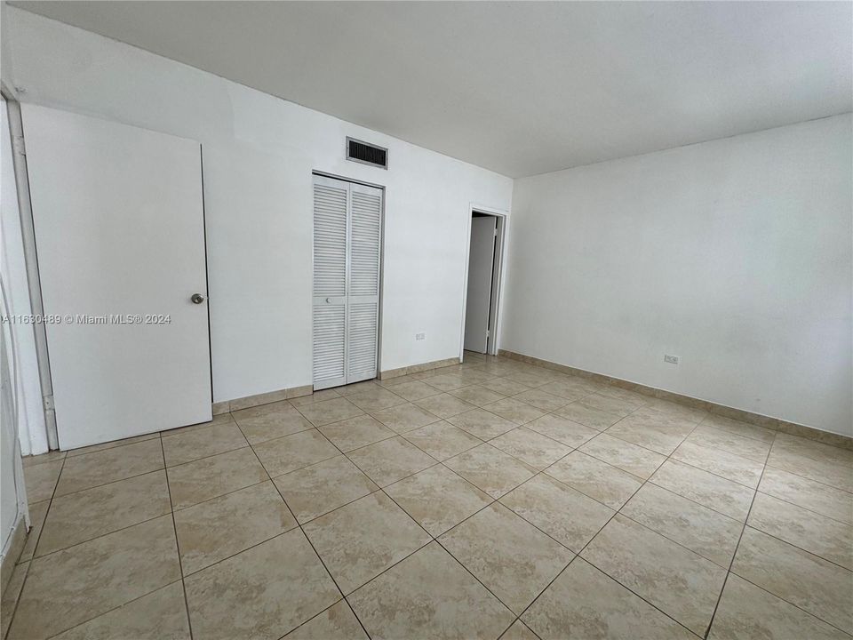 Vendido Recientemente: $395,000 (2 camas, 2 baños, 1060 Pies cuadrados)