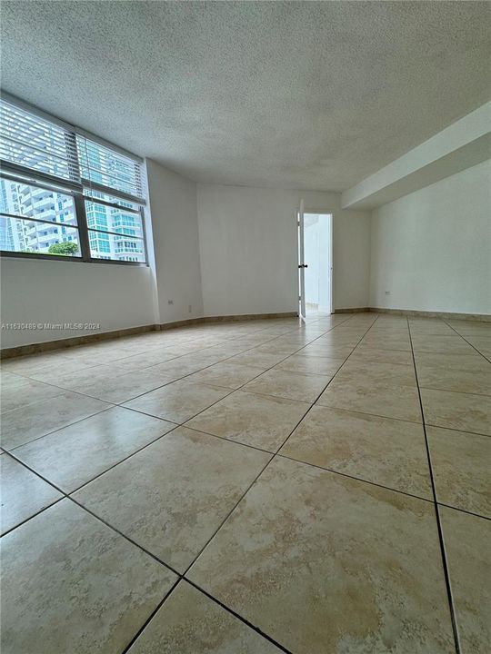 Vendido Recientemente: $395,000 (2 camas, 2 baños, 1060 Pies cuadrados)