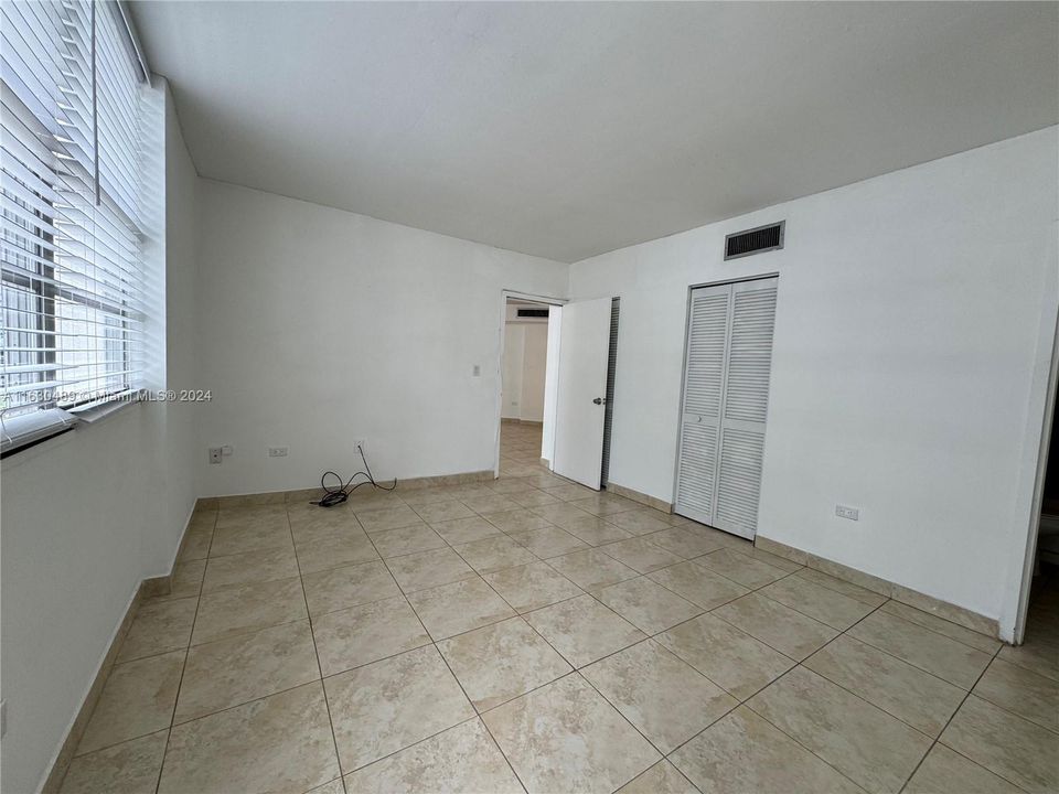 Vendido Recientemente: $395,000 (2 camas, 2 baños, 1060 Pies cuadrados)