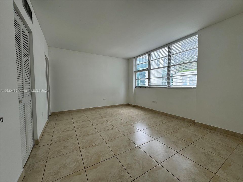 Vendido Recientemente: $395,000 (2 camas, 2 baños, 1060 Pies cuadrados)