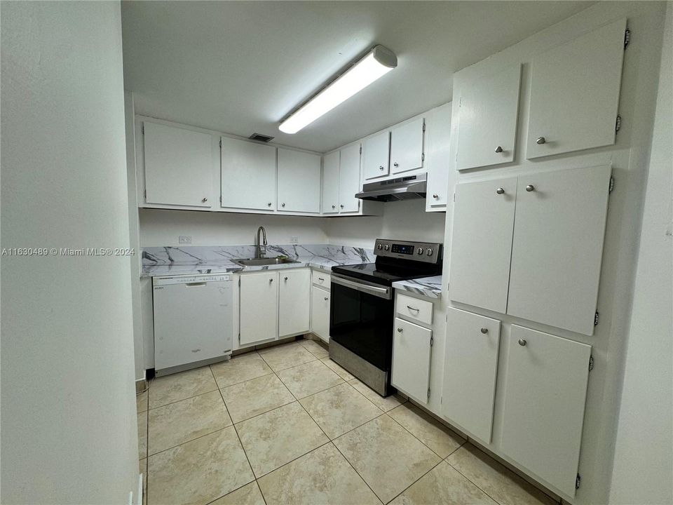 Vendido Recientemente: $395,000 (2 camas, 2 baños, 1060 Pies cuadrados)