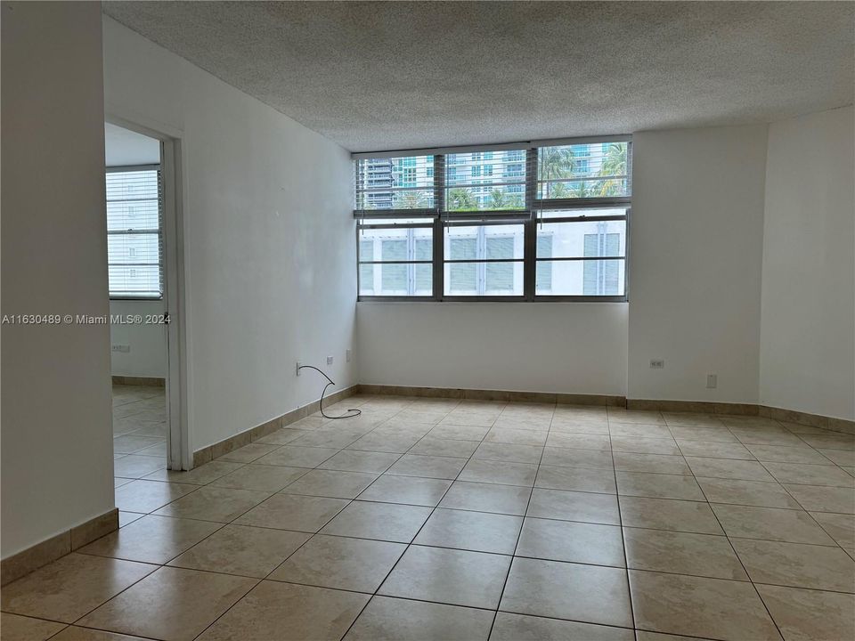 Vendido Recientemente: $395,000 (2 camas, 2 baños, 1060 Pies cuadrados)