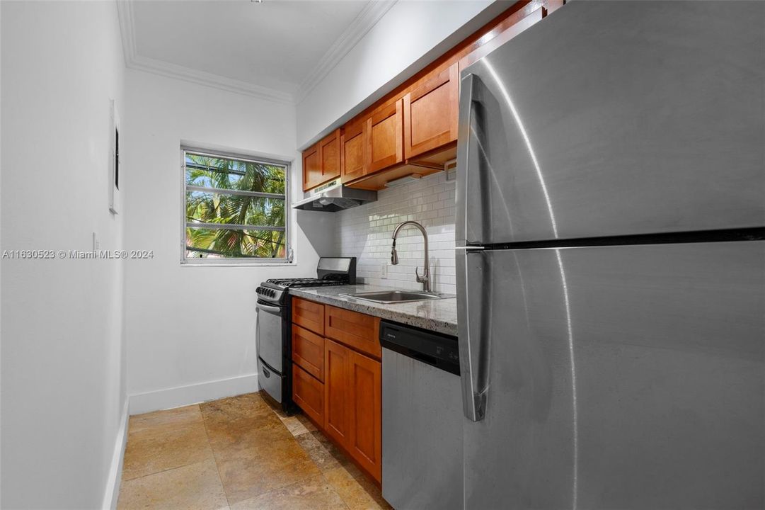 For Sale: $265,000 (1 beds, 1 baths, 450 Square Feet)