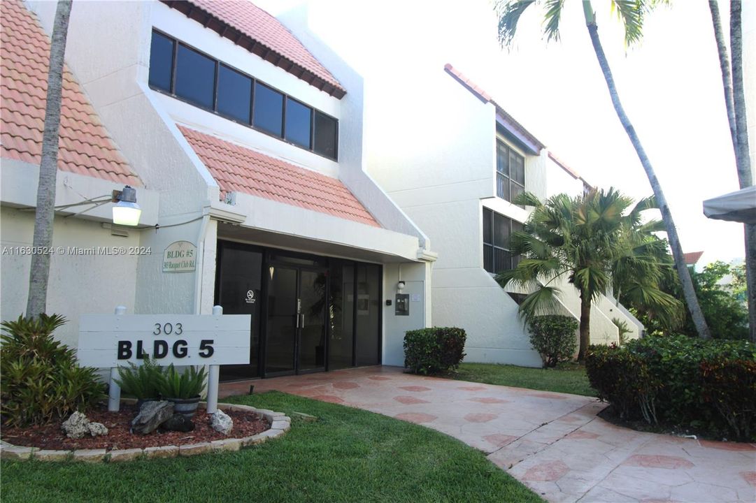 En Venta: $325,000 (2 camas, 2 baños, 1106 Pies cuadrados)