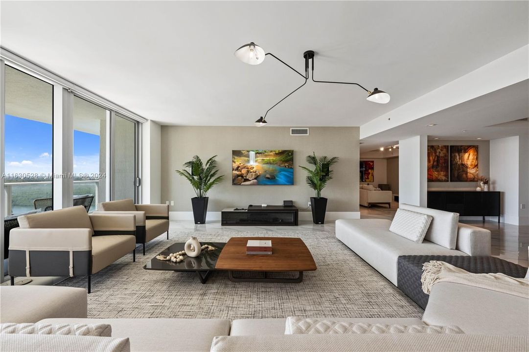 Active With Contract: $3,450,000 (4 beds, 4 baths, 3084 Square Feet)