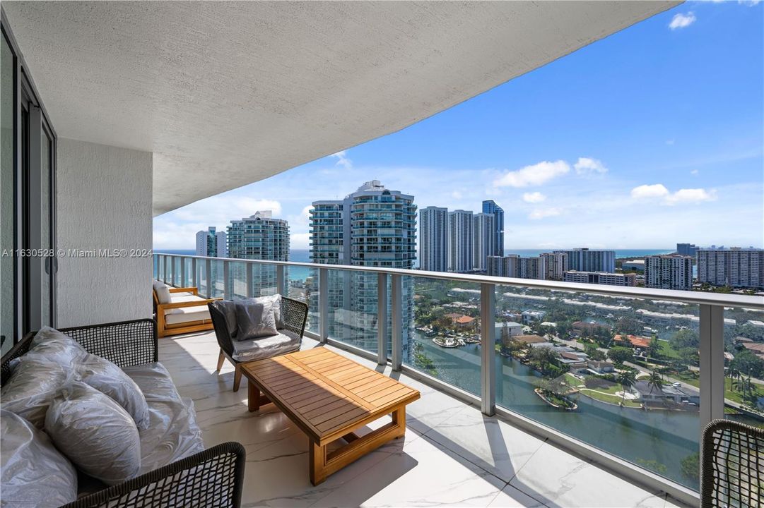 Active With Contract: $3,450,000 (4 beds, 4 baths, 3084 Square Feet)