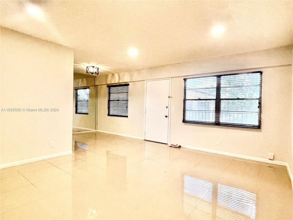 En Venta: $218,000 (2 camas, 2 baños, 954 Pies cuadrados)