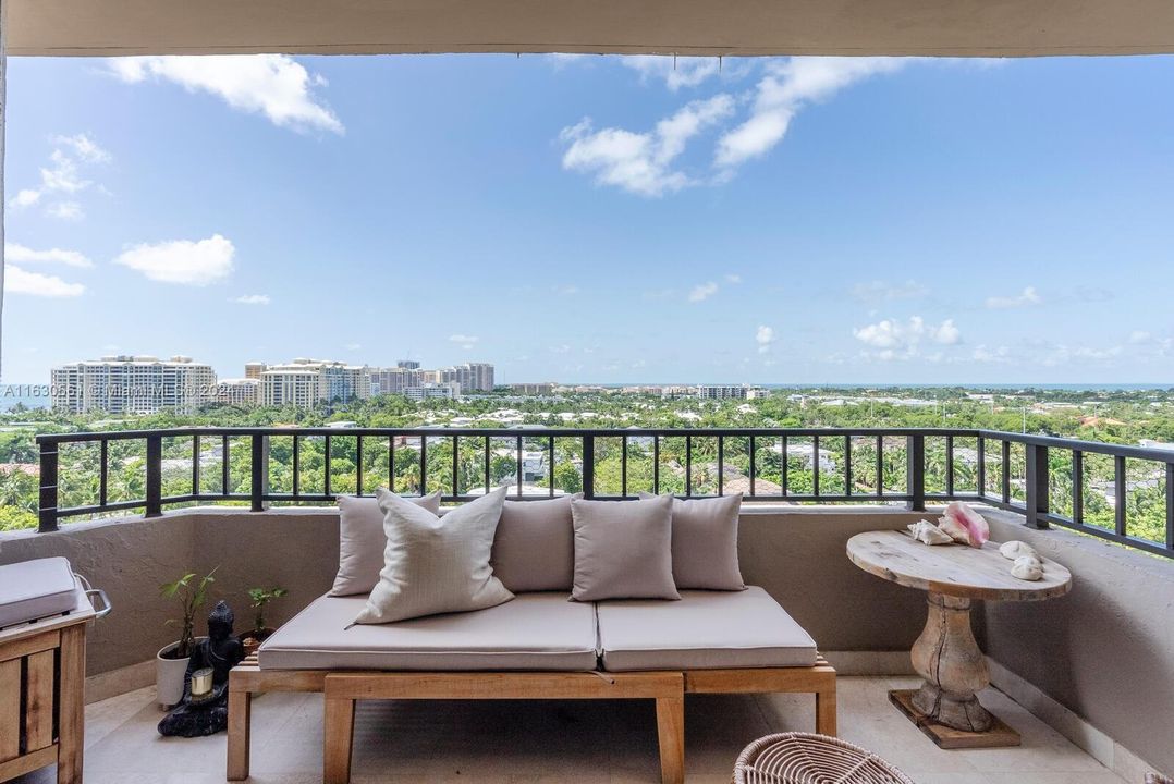 Active With Contract: $1,395,000 (2 beds, 2 baths, 1547 Square Feet)