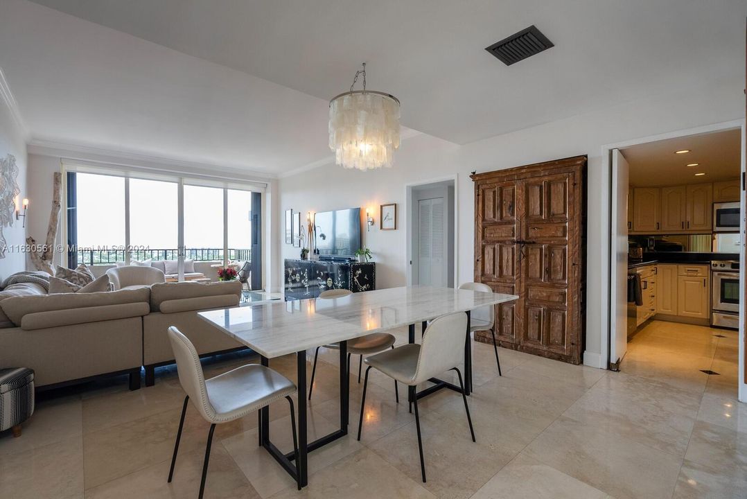 Active With Contract: $1,395,000 (2 beds, 2 baths, 1547 Square Feet)