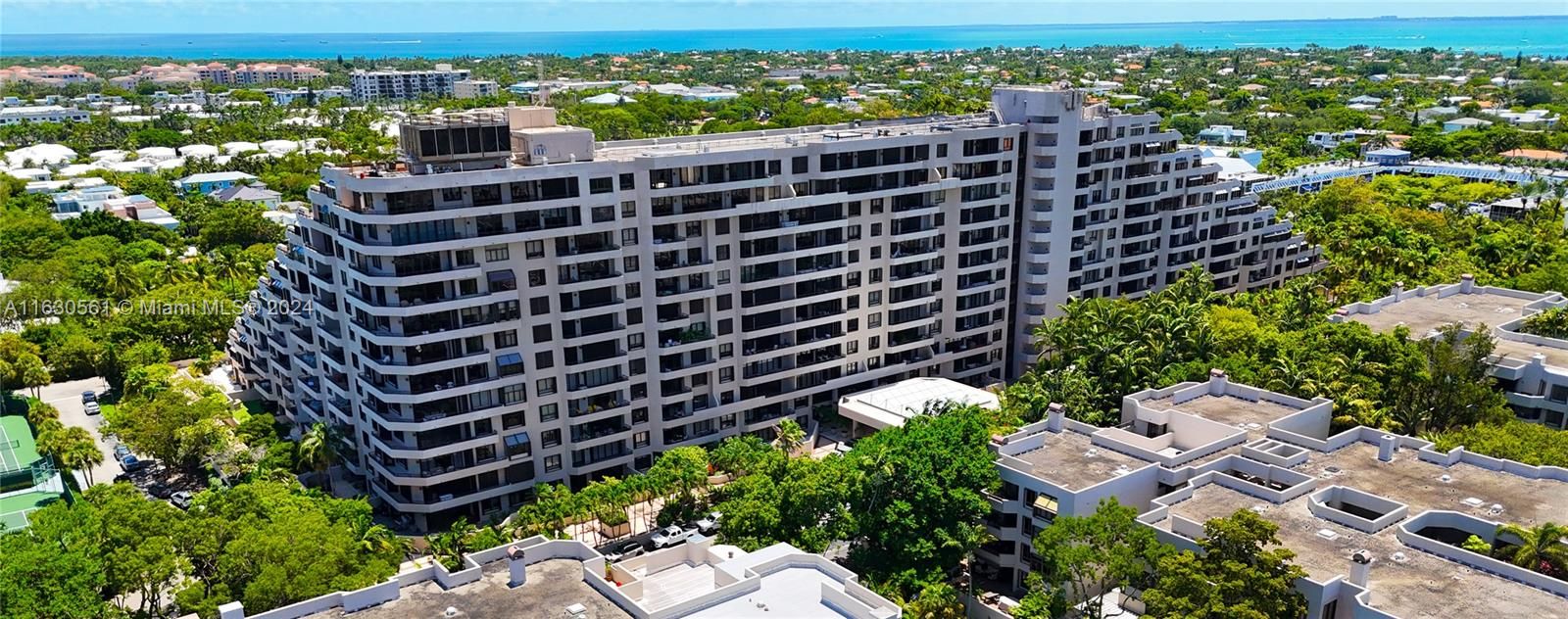 Active With Contract: $1,395,000 (2 beds, 2 baths, 1547 Square Feet)