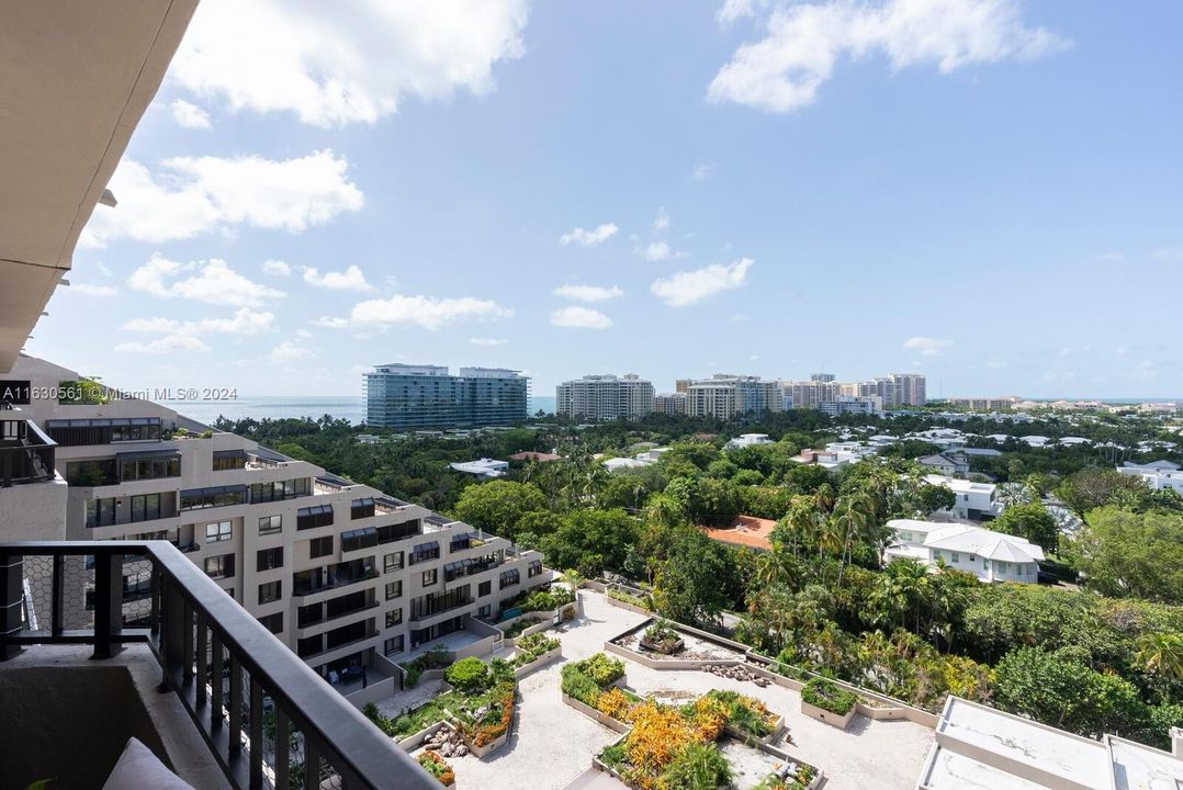 Active With Contract: $1,395,000 (2 beds, 2 baths, 1547 Square Feet)