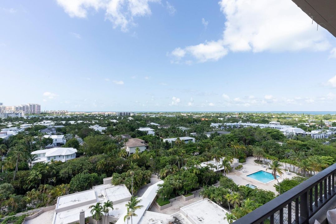 Active With Contract: $1,395,000 (2 beds, 2 baths, 1547 Square Feet)