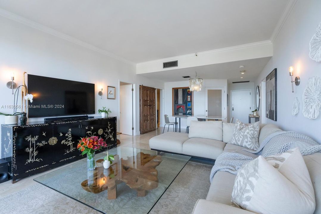 Active With Contract: $1,395,000 (2 beds, 2 baths, 1547 Square Feet)