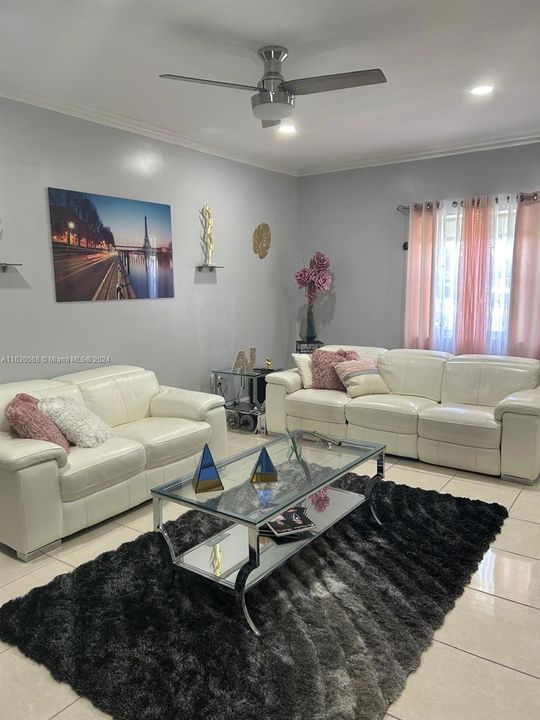 En Venta: $350,000 (3 camas, 2 baños, 1452 Pies cuadrados)