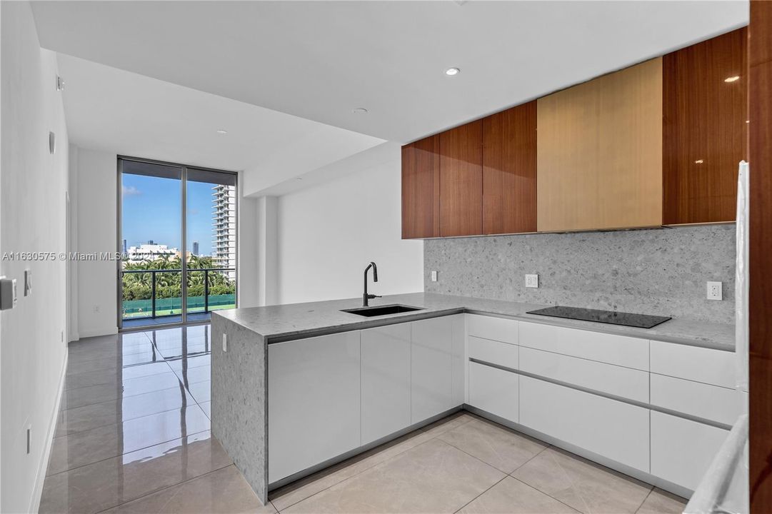 Active With Contract: $1,075,000 (1 beds, 1 baths, 0 Square Feet)