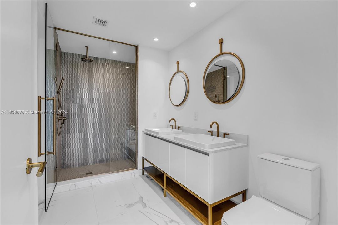 Active With Contract: $1,075,000 (1 beds, 1 baths, 0 Square Feet)