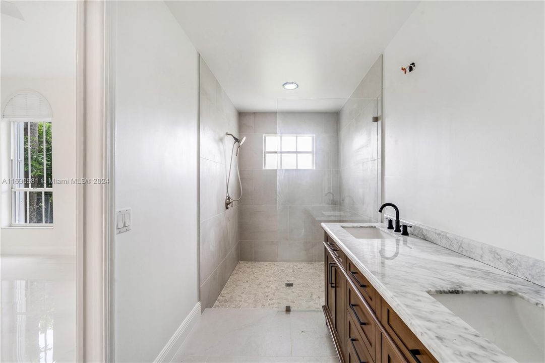 Guest Bedroom 1 Private bathroom