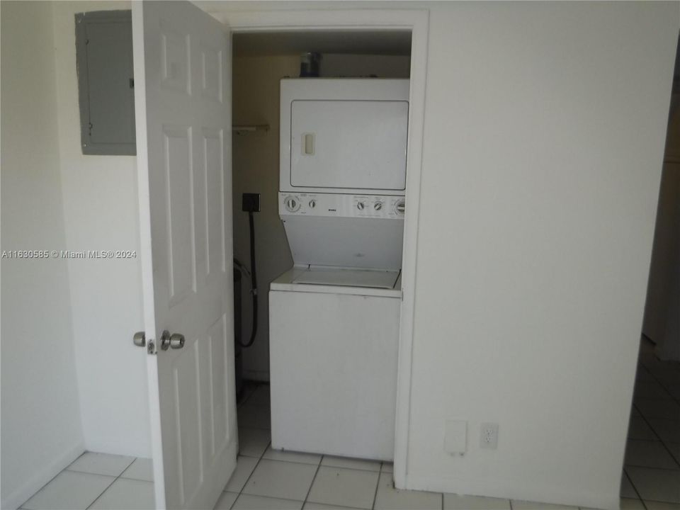 Recently Rented: $2,600 (3 beds, 2 baths, 0 Square Feet)