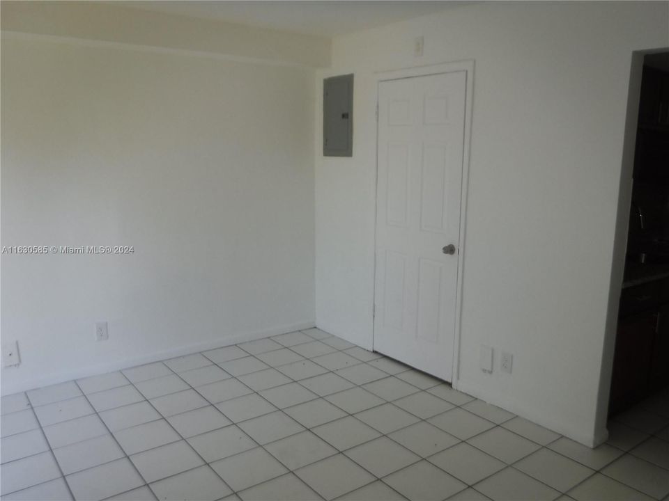 Recently Rented: $2,600 (3 beds, 2 baths, 0 Square Feet)