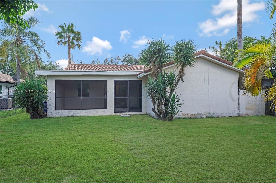 Active With Contract: $499,900 (3 beds, 2 baths, 1405 Square Feet)