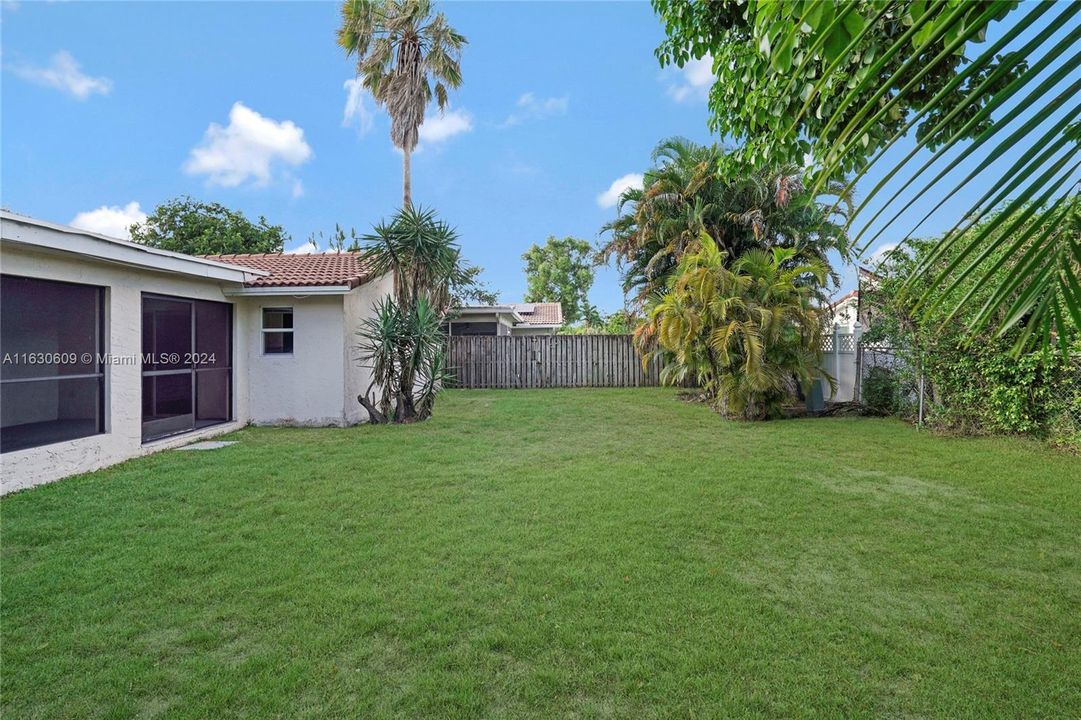 Active With Contract: $499,900 (3 beds, 2 baths, 1405 Square Feet)