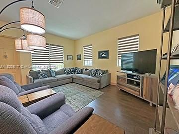 For Sale: $590,000 (3 beds, 3 baths, 2300 Square Feet)