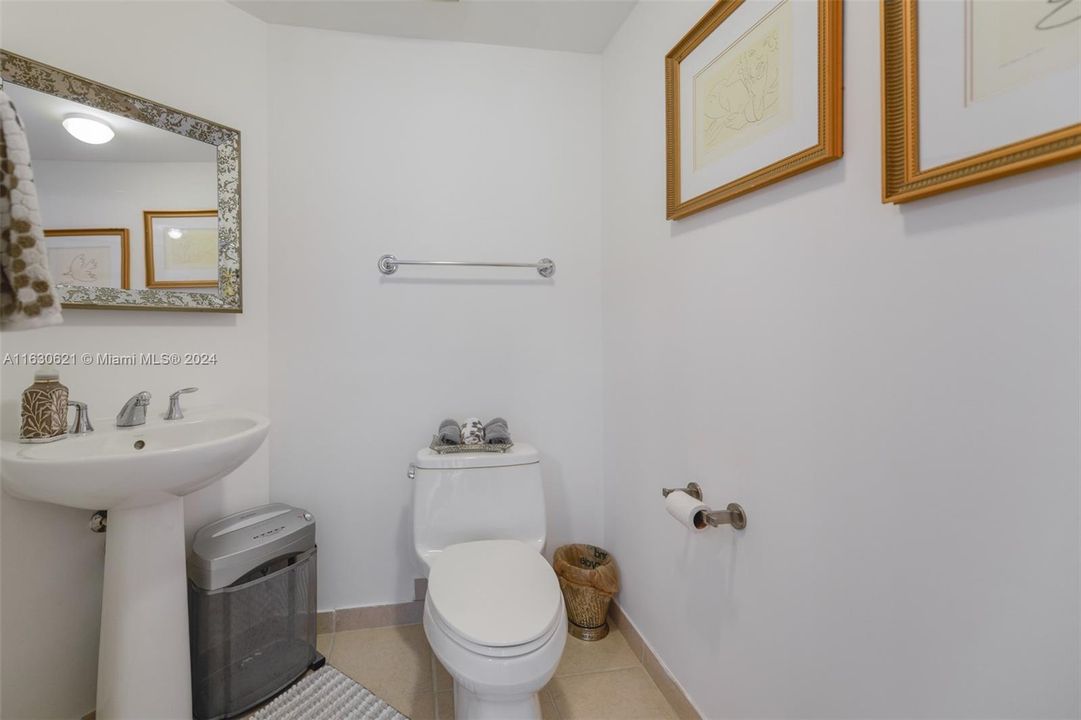 For Sale: $1,400,000 (2 beds, 2 baths, 1715 Square Feet)