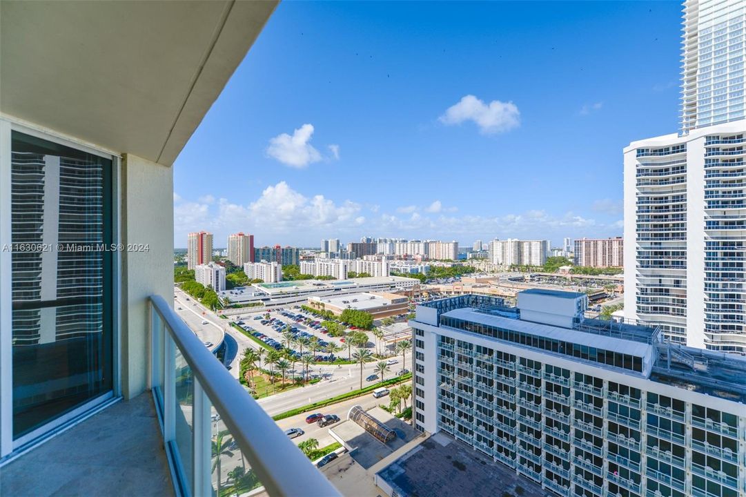 For Sale: $1,400,000 (2 beds, 2 baths, 1715 Square Feet)