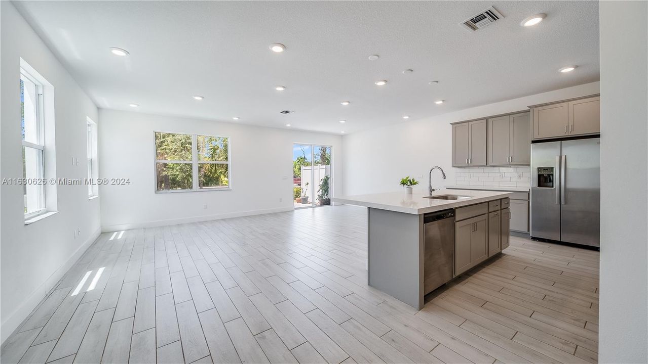 Active With Contract: $3,000 (3 beds, 2 baths, 2057 Square Feet)