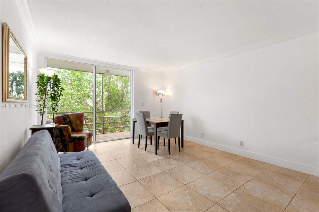 For Sale: $233,000 (1 beds, 1 baths, 778 Square Feet)