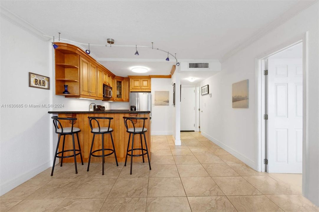 For Sale: $233,000 (1 beds, 1 baths, 778 Square Feet)