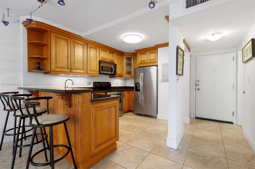 For Sale: $238,900 (1 beds, 1 baths, 778 Square Feet)