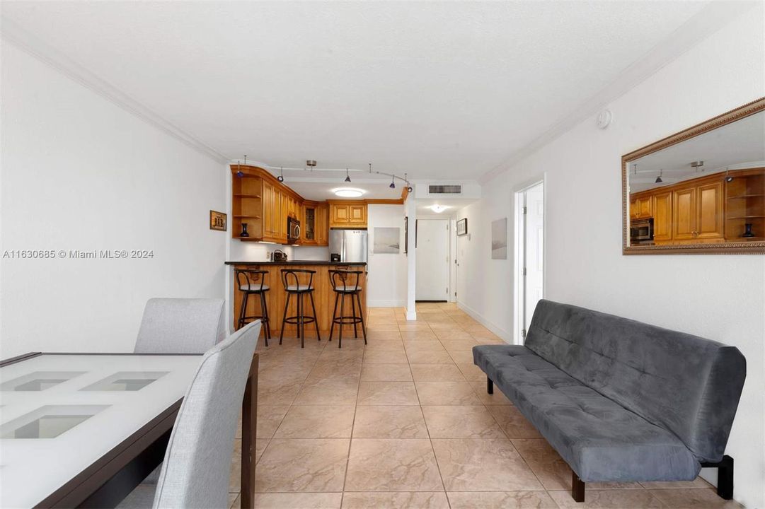 For Sale: $233,000 (1 beds, 1 baths, 778 Square Feet)