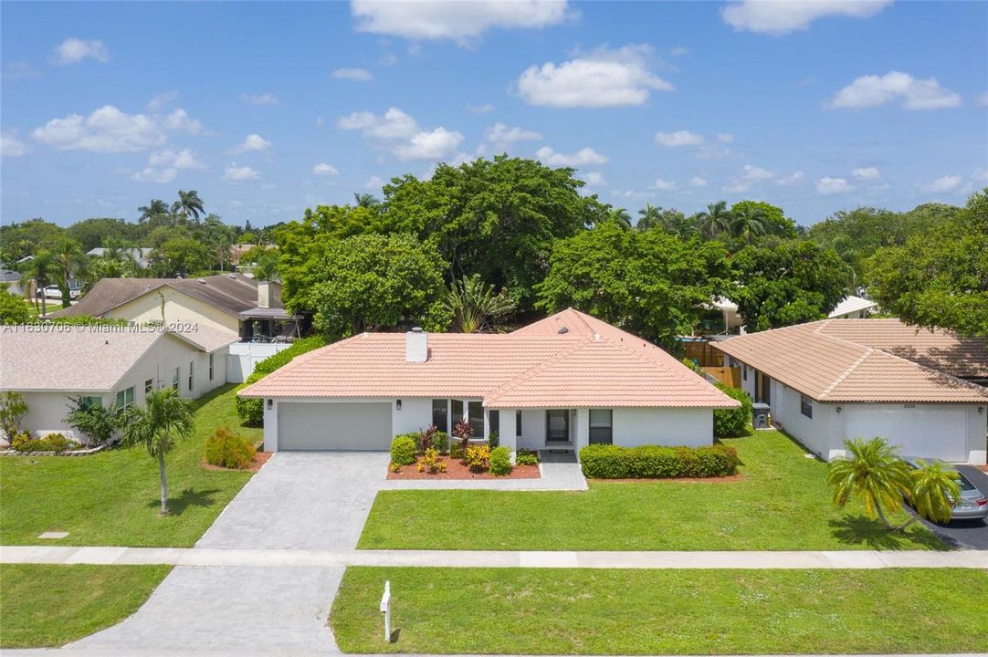 For Sale: $715,000 (3 beds, 2 baths, 1735 Square Feet)