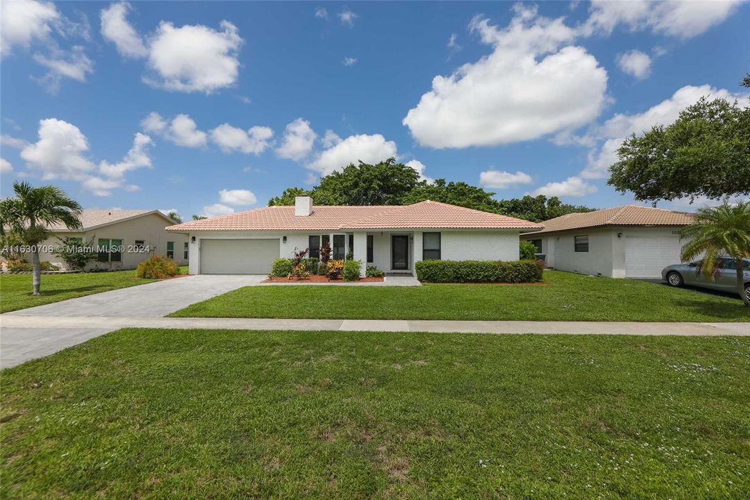 For Sale: $715,000 (3 beds, 2 baths, 1735 Square Feet)