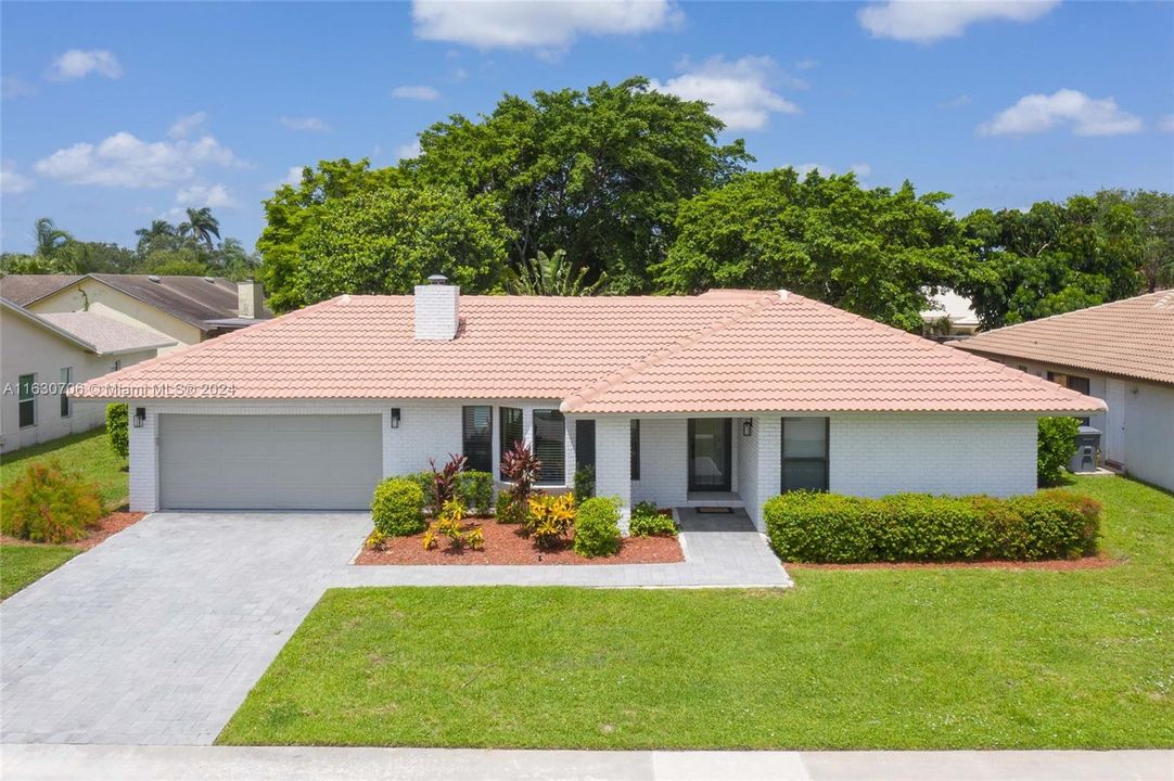 For Sale: $715,000 (3 beds, 2 baths, 1735 Square Feet)