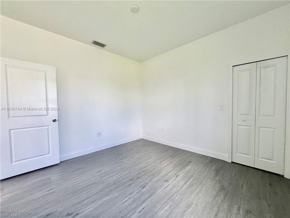 For Sale: $345,000 (3 beds, 2 baths, 1469 Square Feet)