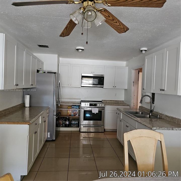 For Sale: $550,000 (5 beds, 2 baths, 1828 Square Feet)