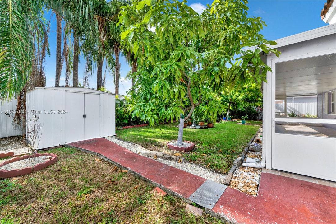 Recently Sold: $520,000 (4 beds, 2 baths, 1553 Square Feet)