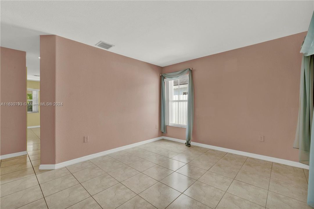 Recently Sold: $520,000 (4 beds, 2 baths, 1553 Square Feet)