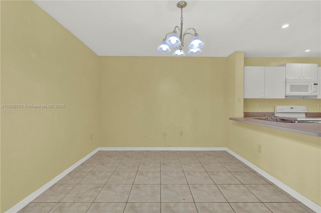 Recently Sold: $520,000 (4 beds, 2 baths, 1553 Square Feet)