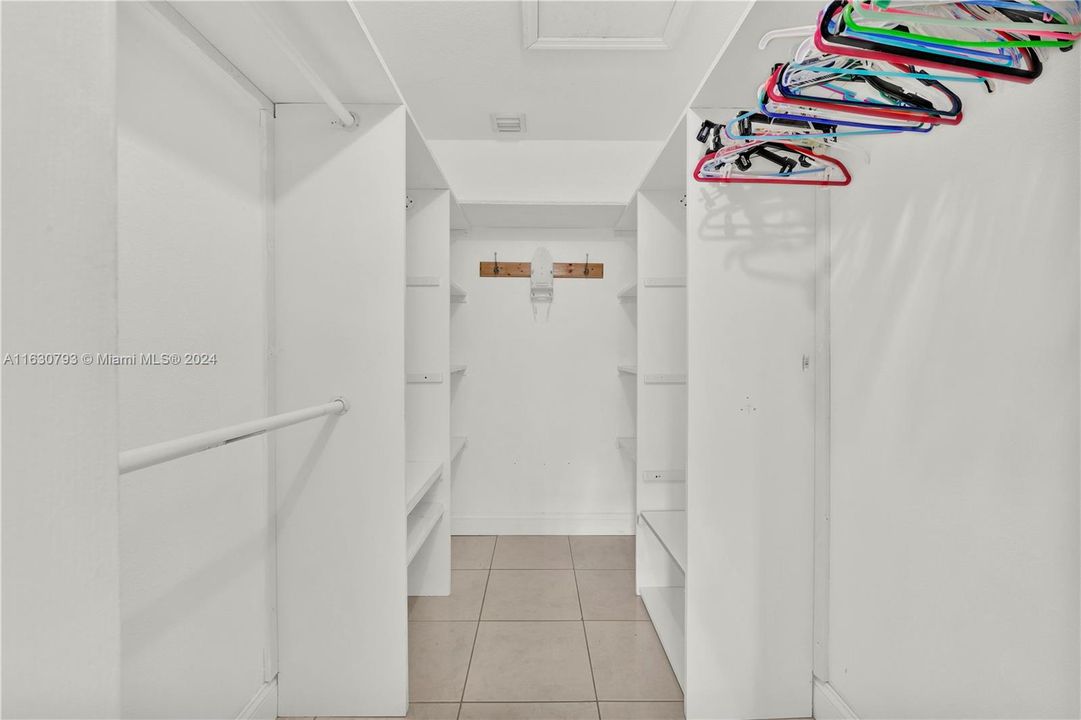 Recently Sold: $520,000 (4 beds, 2 baths, 1553 Square Feet)